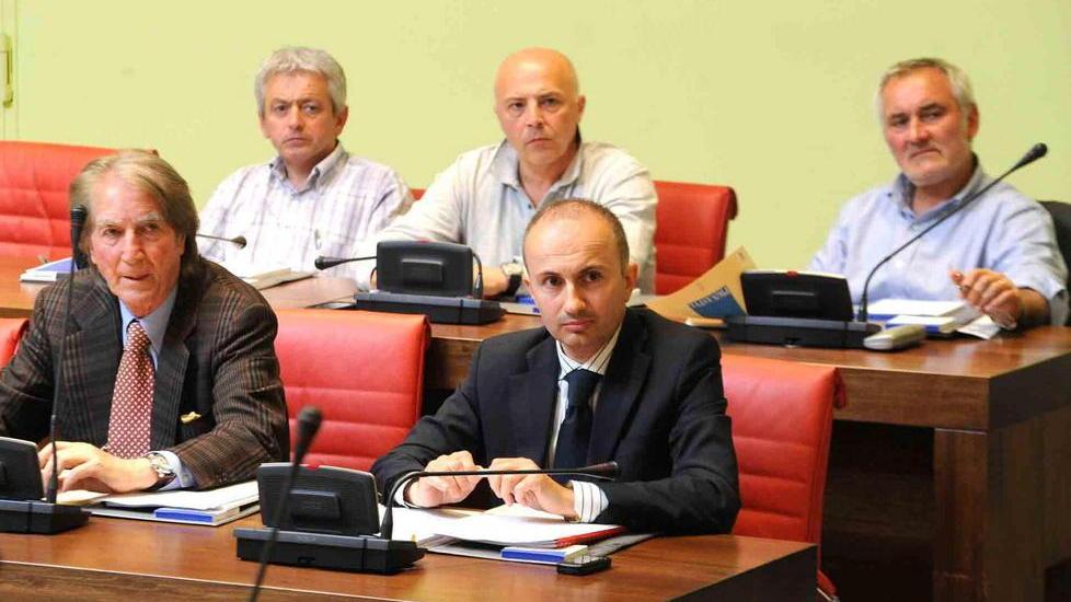 Quarrata, sedie vuote in consiglio