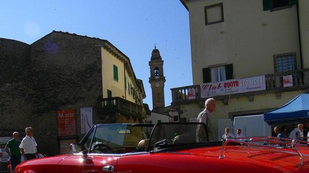 Auto storiche in tour a Pomarance