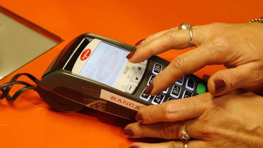 «Pagamenti col bancomat? Ci rimettiamo soltanto»