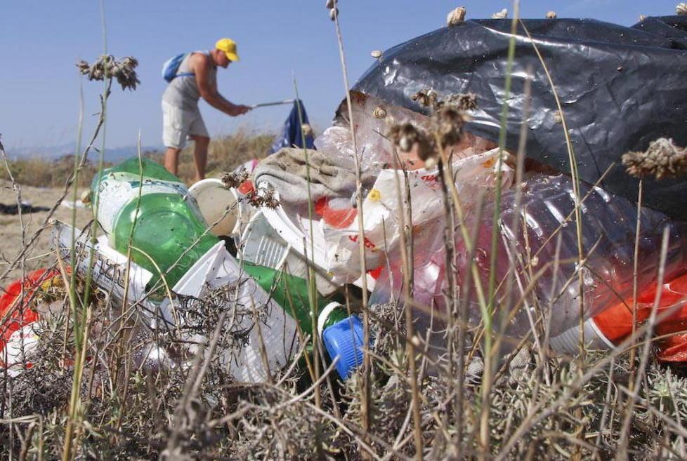 Stop ai bivacchi sulle Marine 