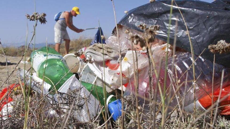 Stop ai bivacchi sulle Marine