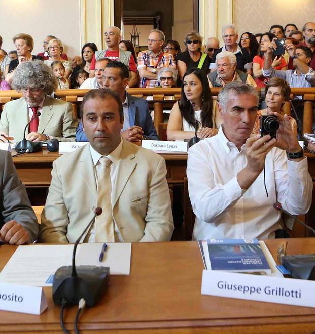 Il sindaco giura senza la giunta 