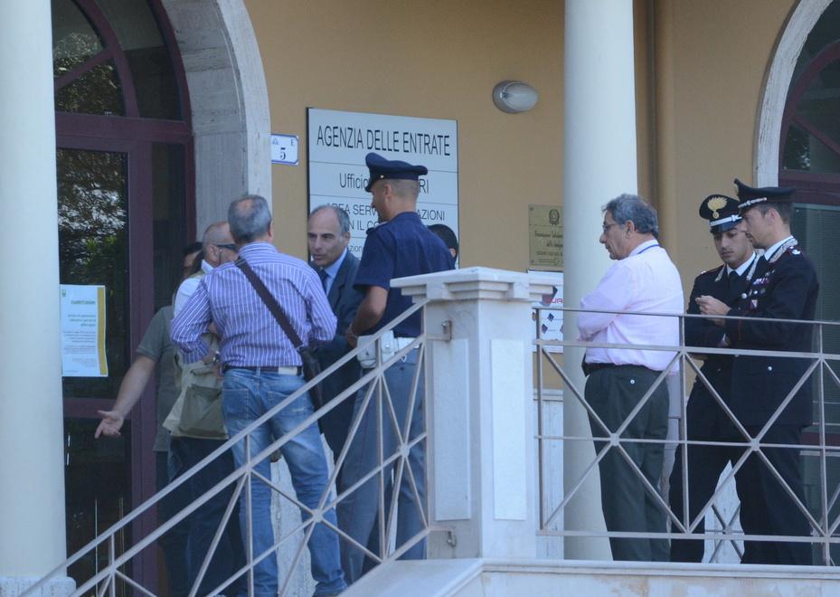 «Bomba all’Agenzia delle entrate», ma è un falso allarme