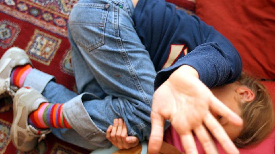Sesso con bimbe, istruttore sub in cella