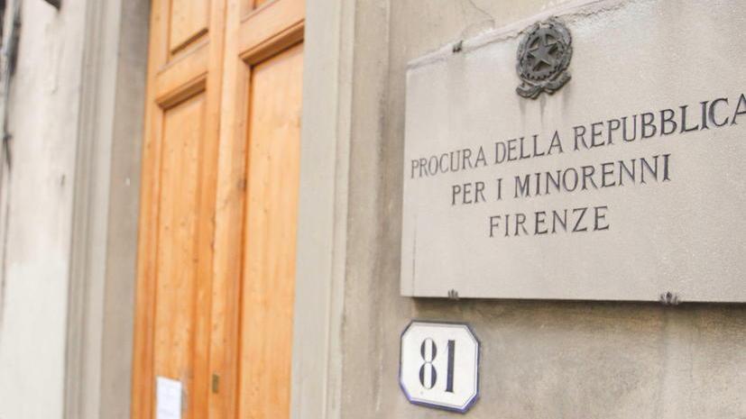 La ragazza tolta da scuola resterà con la mamma