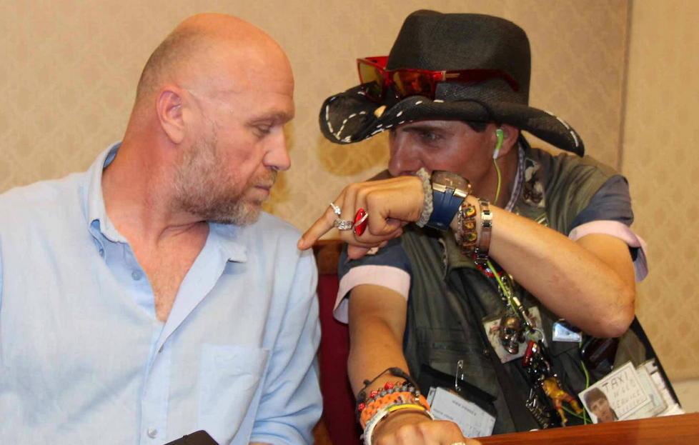 Presentazione della giunta Nogarin: lo “sceriffo” entra e fa lo show 