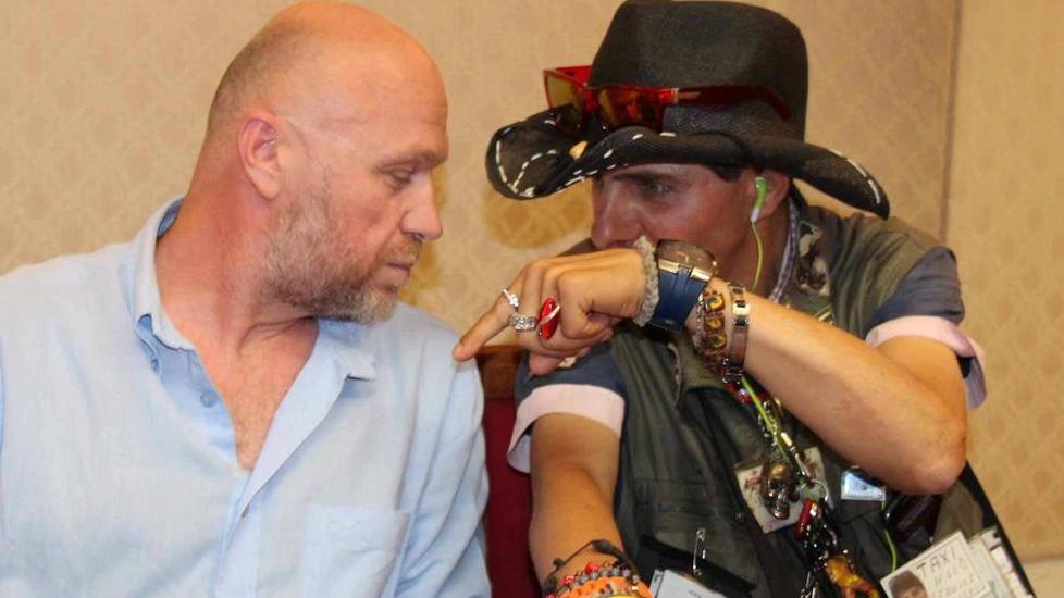 Presentazione della giunta Nogarin: lo “sceriffo” entra e fa lo show