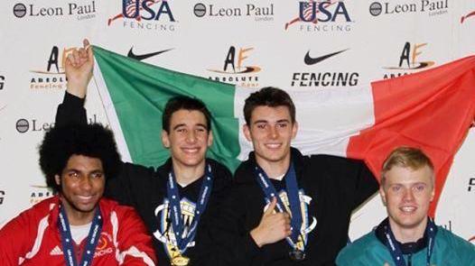 Spada maschile: il podio della categoria Under 20 con il 17enne modene se Federico
Vismara con la medaglia d'oro al collo