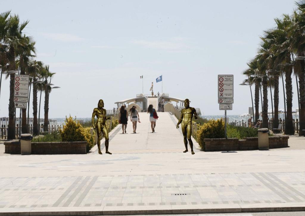 Con i Bronzi di Riace Camaiore diventa museo a cielo aperto 