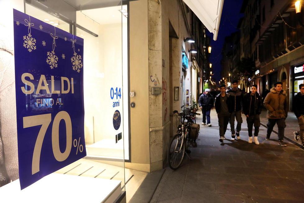 Saldi, istruzioni per l’uso: «Spendete gli 80 euro del bonus Renzi» 