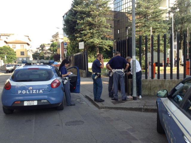 Allarme bis in via Tacca: tentano di rapinare un anziano 