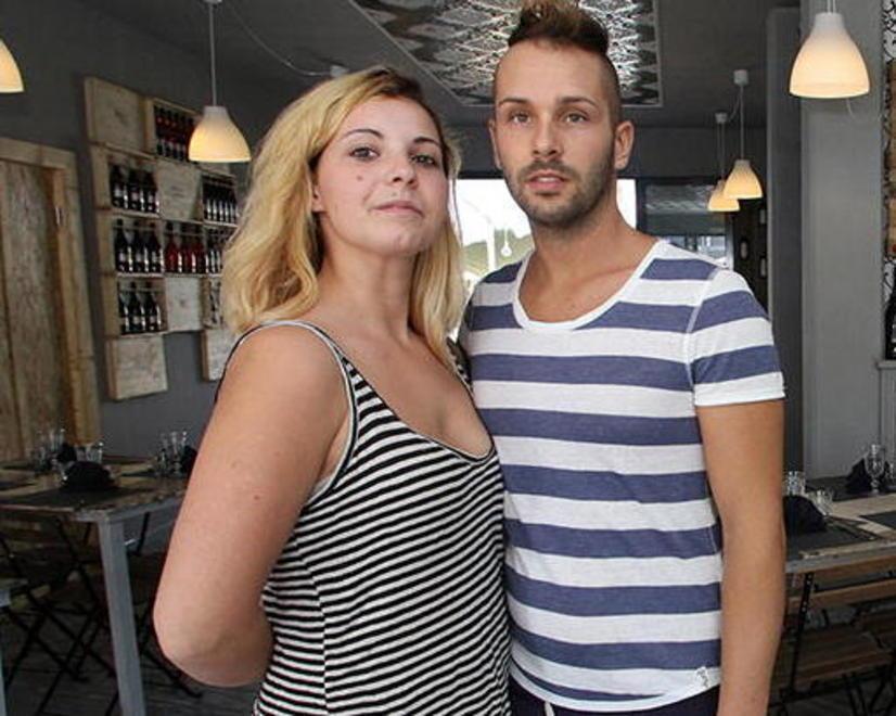 Svaligiano di notte il ristorante e ci mangiano cozze e pesce spada 