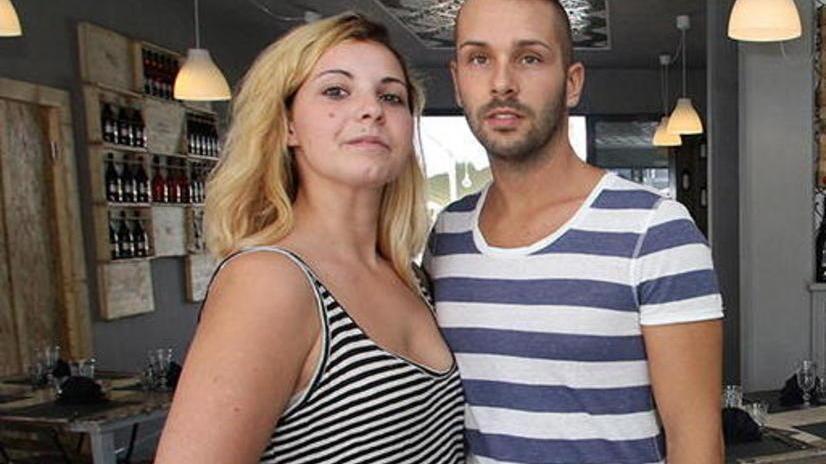 Svaligiano di notte il ristorante e ci mangiano cozze e pesce spada