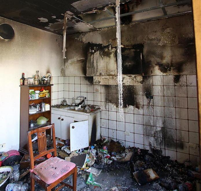 Lascia i fornelli accesi ed esce di casa, l’incendio devasta la cucina 