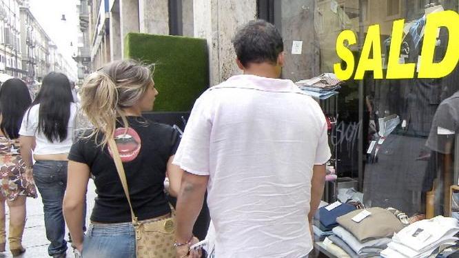 Arrivano i saldi estivi, sconti previsti fra il 20 e il 30%