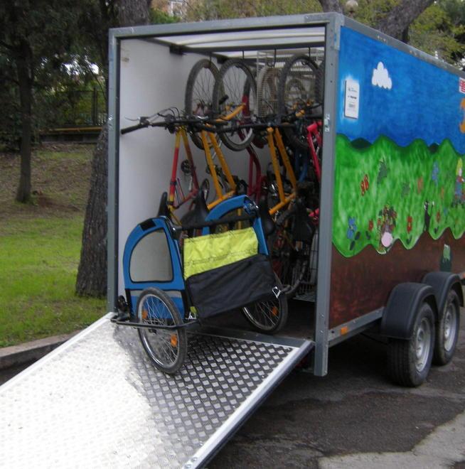 Rubato sia il rimorchio che le bici dei disabili 