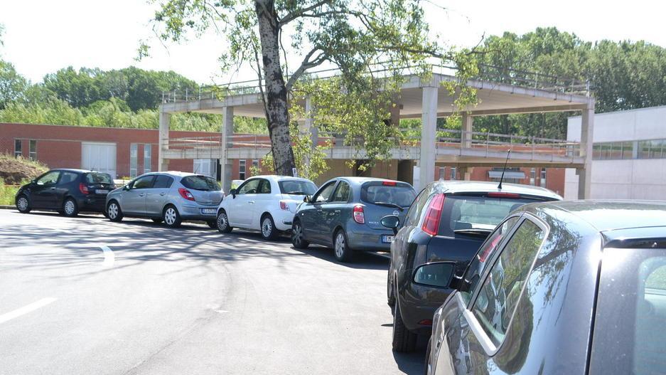 Semivuoto il parcheggio del San Luca