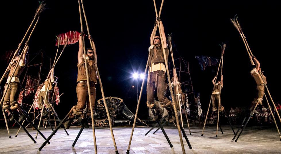 “Simurgh”, simbolo di pace in una scenografia all’aperto 