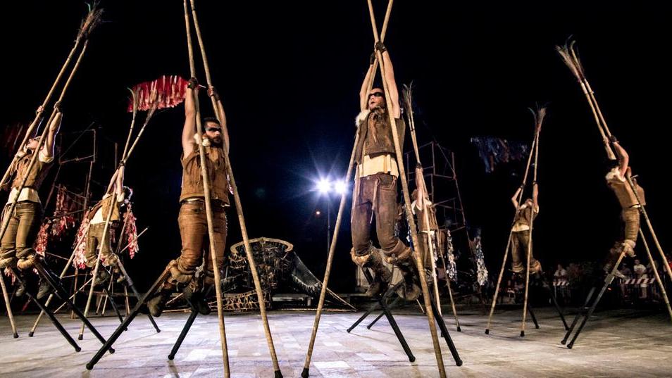 “Simurgh”, simbolo di pace in una scenografia all’aperto