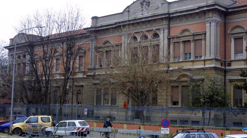 Luci accese dentro la scuola La Lega chiede spiegazioni 