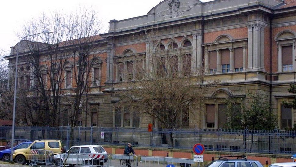 Luci accese dentro la scuola La Lega chiede spiegazioni
