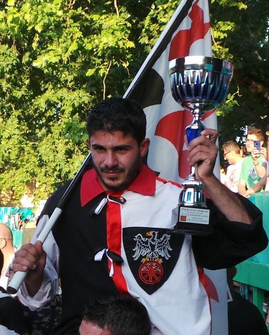 Il vincitore del palio Murtas cade durante la prove a Siena
