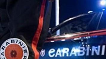 Calci e sputi contro i carabinieri