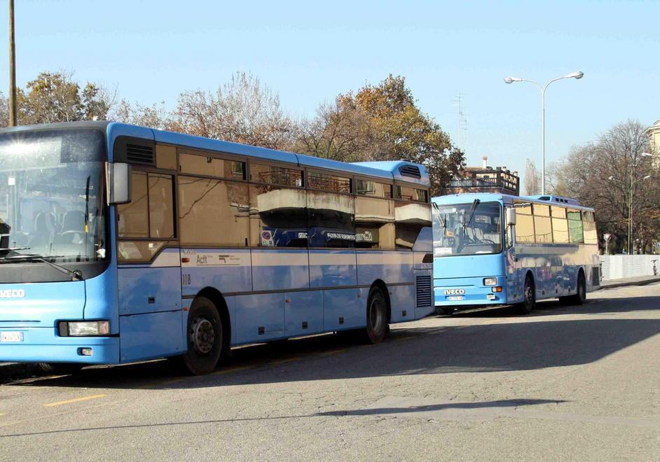 Dirotta un bus della Tper, arrestato 