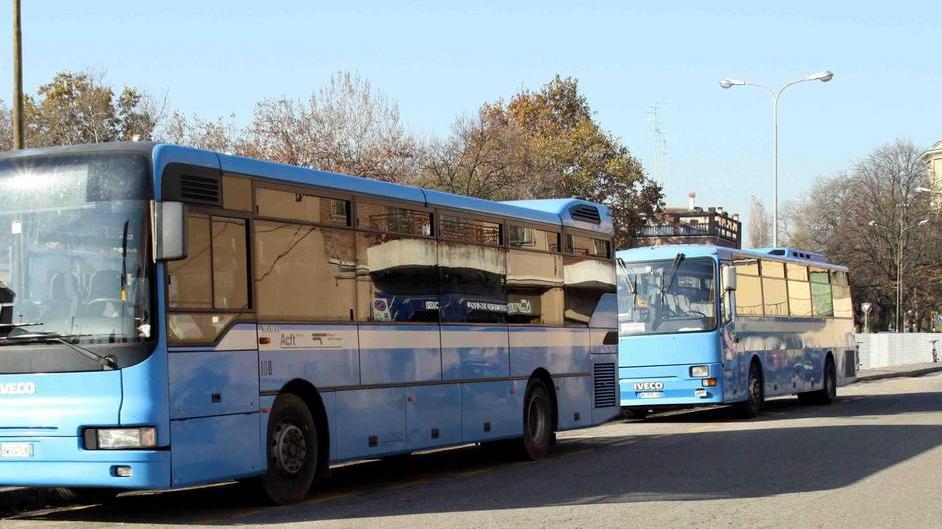 Dirotta un bus della Tper, arrestato