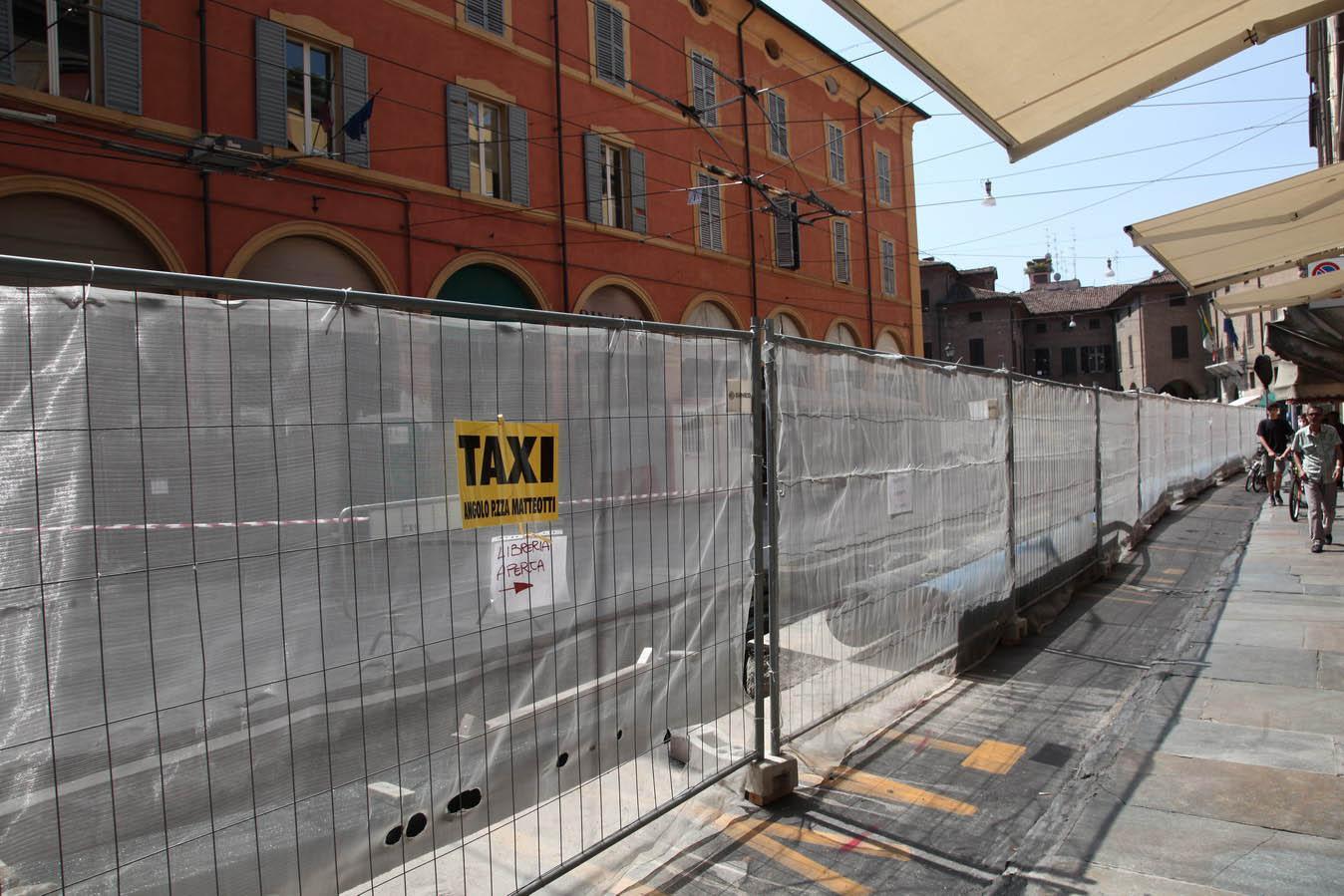 Corso Duomo: «Fate in fretta o qui si chiude tutti»