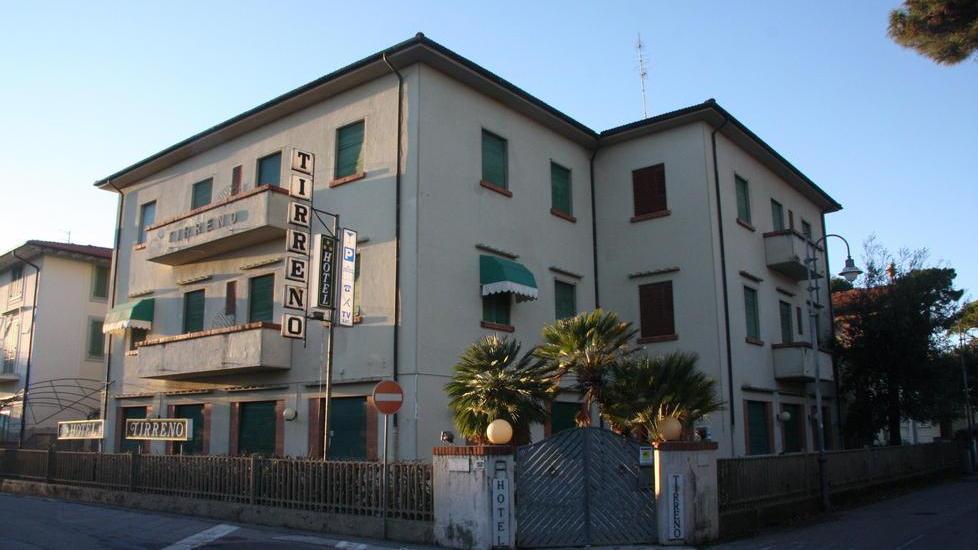 Sgomberato l’ex hotel trasformato in dormitorio