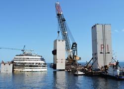 Concordia, posizionato l’ultimo cassone sul relitto 