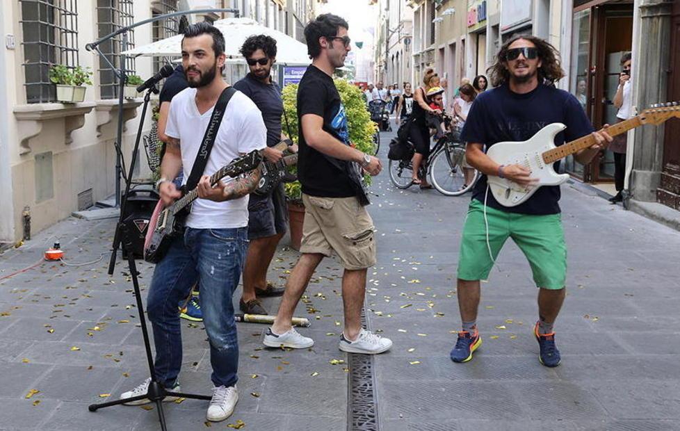 Serenata per riconquistare la moglie 