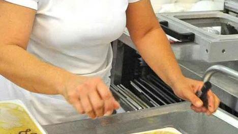 Mensa, scattano i licenziamenti