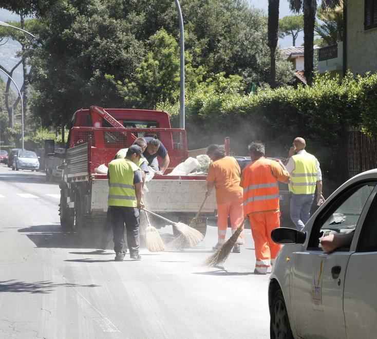 Veicolo Ersu perde olio, traffico in tilt