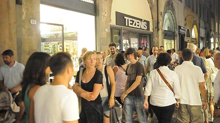 Shopping sotto le stelle, si parte