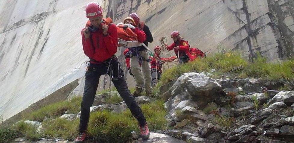 Escursionisti rimangono 9 ore in fondo al canalone 