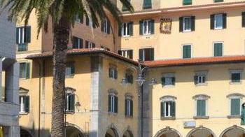 In Piazza Grande riaperto ai pedoni il lato di via Pieroni