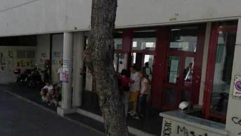 Via l’amianto al liceo Enriques
