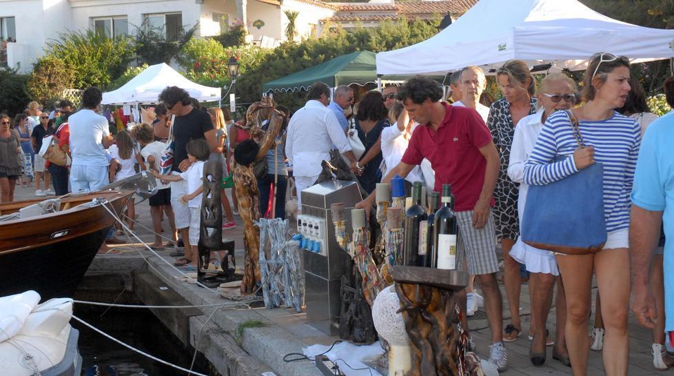 Antiquariato, gli stand in banchina ritorna la mostra mercato-scambio 