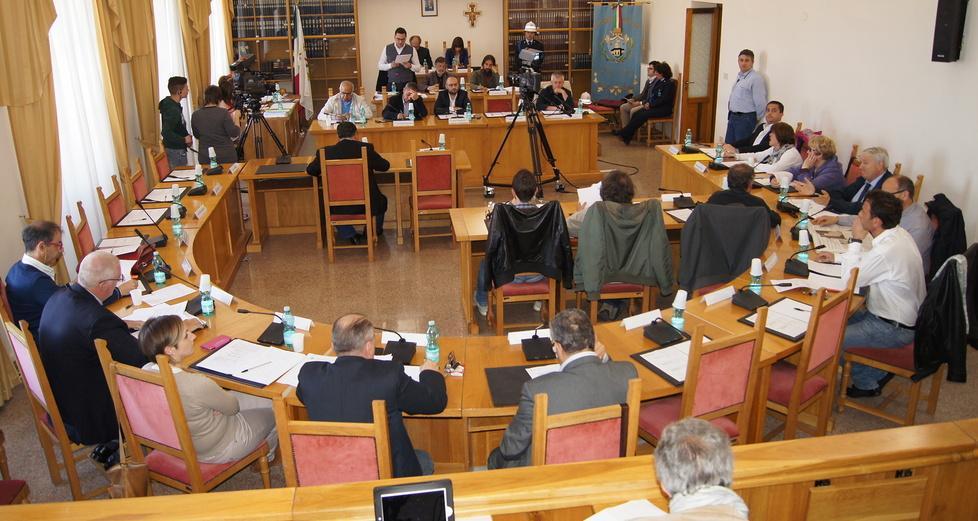 L’opposizione all’attacco del sindaco 