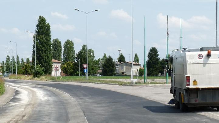 Camion sparge olio e sparisce Tangenziale chiusa per 6 ore