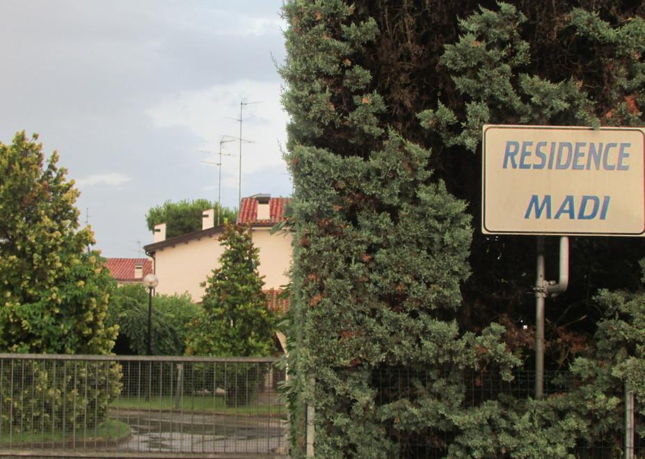Picchiati e rapinati in casa nella notte 