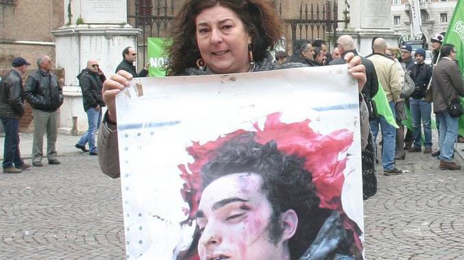 Aldro, via stipendio e beni dei poliziotti