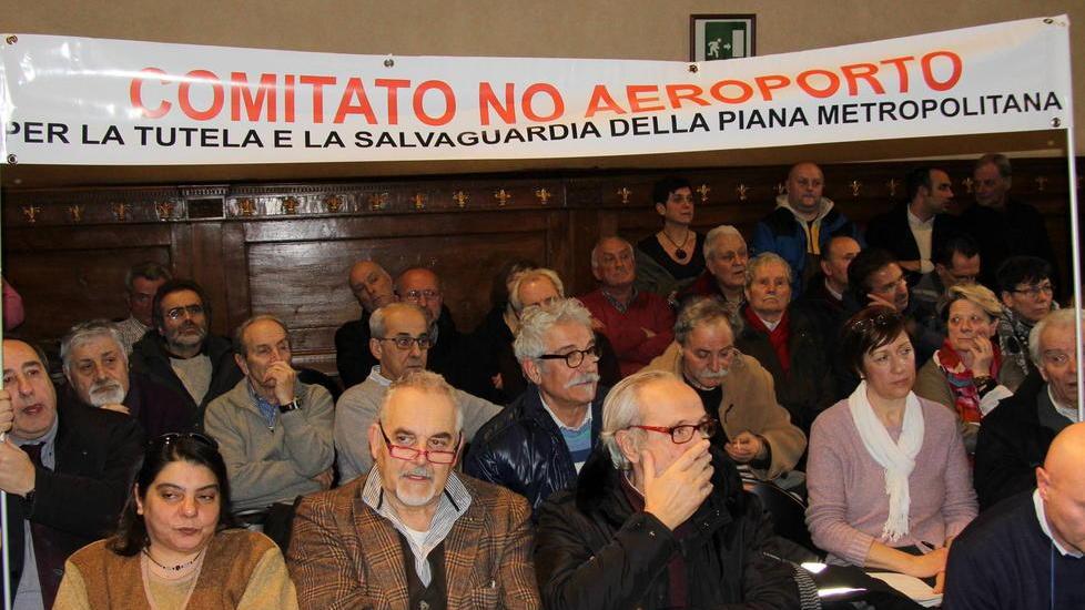 I comitati ai consiglieri regionali: «Non votate la nuova pista»
