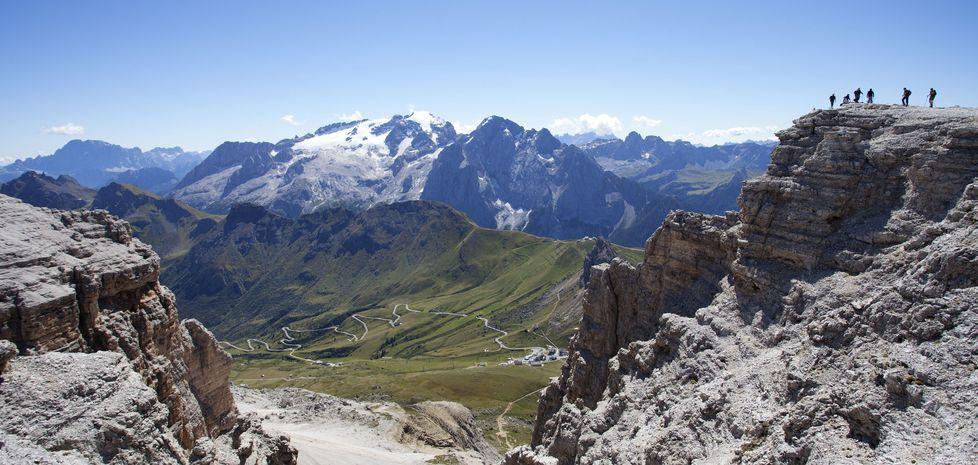 Tragedia sfiorata, ragazzi cadono in un crepaccio: salvi 