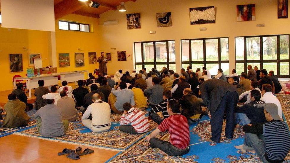 Una moschea nella zona della stazione