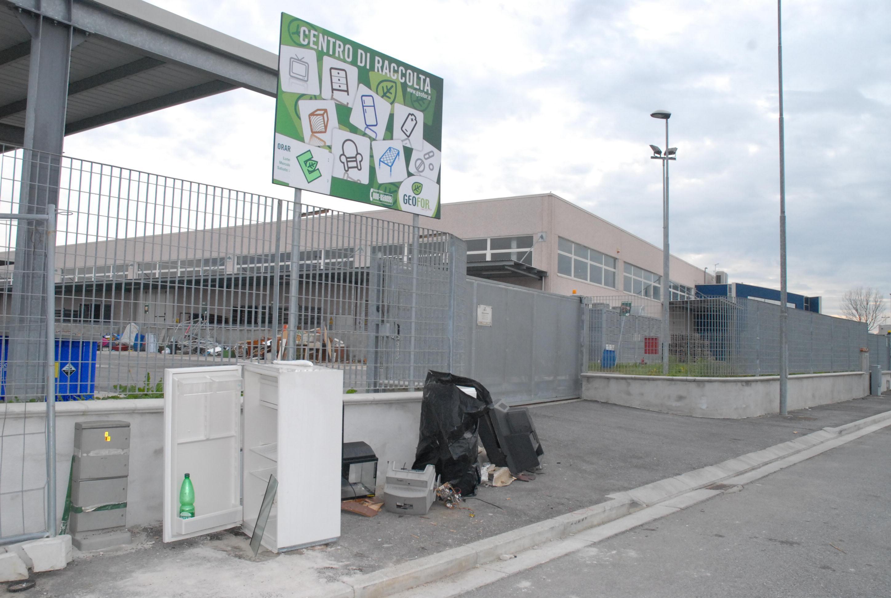 Presi a rubare vecchie batterie per auto 