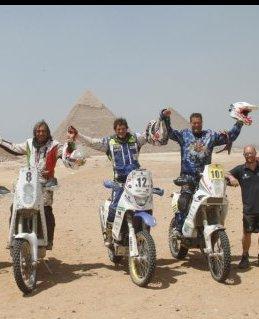 Farmacista e imprenditore sfidano il deserto in moto
