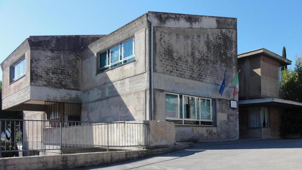 Slittano i lavori alle scuole medie